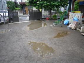 幼稚園園庭水たまり解消の為雨水浸透ハニカムトレンチ設置 (1)