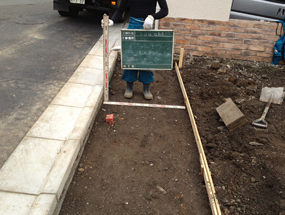 個人宅外構工事 (5)ｲﾝﾀｰﾛｯｷﾝｸﾞ舗装基礎砕石敷き